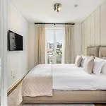 Whome Urban Retreat: Downtown Luxury, Parking, Ac & Elevator